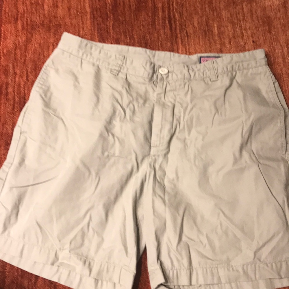 Vineyard Vines beige shorts